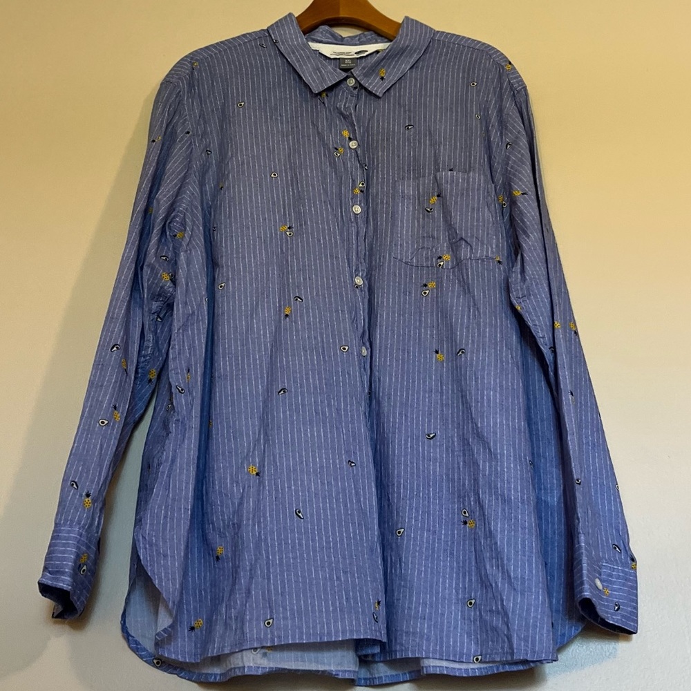 ONLY WORN ONCE XXL Chambray-colored Old Navy Button Down Shirt w/fruit Details